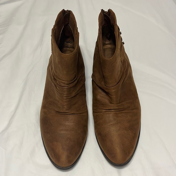 BareTraps Shoes - Brown Booties!!